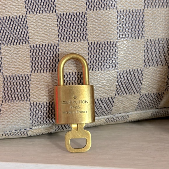 Louis Vuitton lock and key gold 303 - Picture 2 of 2